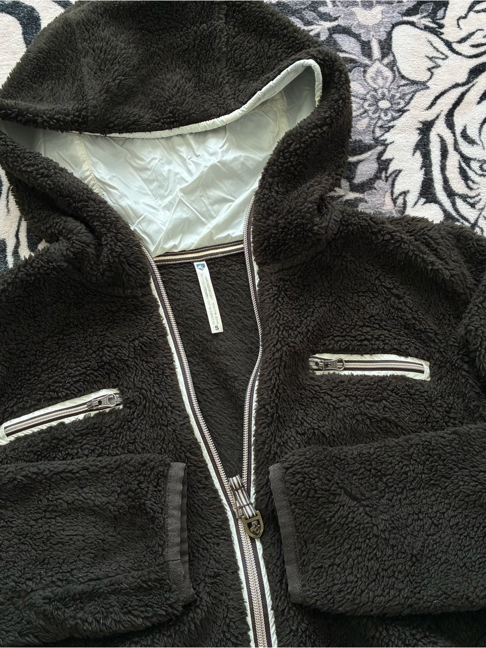 000 - KUHL BLACK OUTDOORS ZIP UP FUR HOODIE JACKET